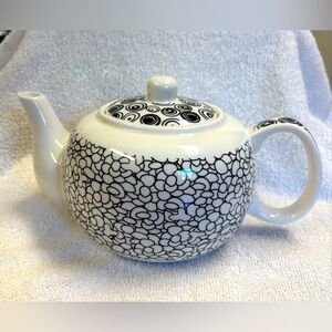 Tea pot, Nippon, Jameson and Tailor.  Dishwasher and microwave proof.